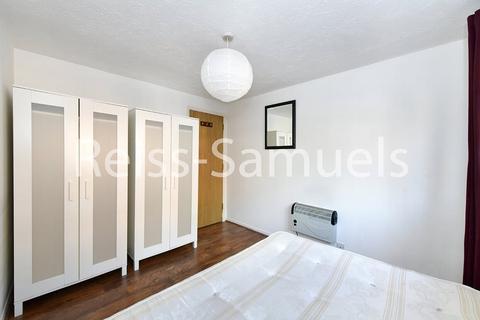 1 bedroom apartment to rent, Ambassador Square, Isle of dogs, London E14