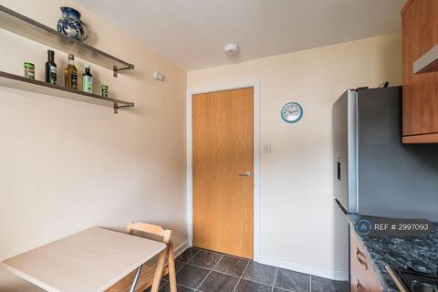 2 bedroom flat to rent, Stenhouse St West, Edinburgh, EH11