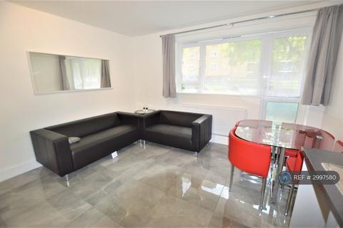 4 bedroom flat to rent, Scafell, London, NW1