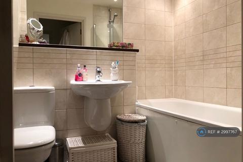 2 bedroom flat to rent, Merchant Street, London, E3