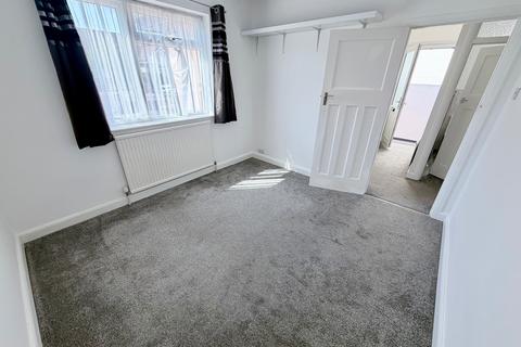2 bedroom bungalow to rent, Chelmsford CM1