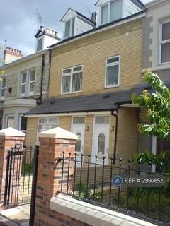 2 bedroom flat to rent, Durham Road, Gateshead, NE8