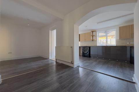 4 bedroom semi-detached house to rent, Marlborough Road, Gloucester, GL4