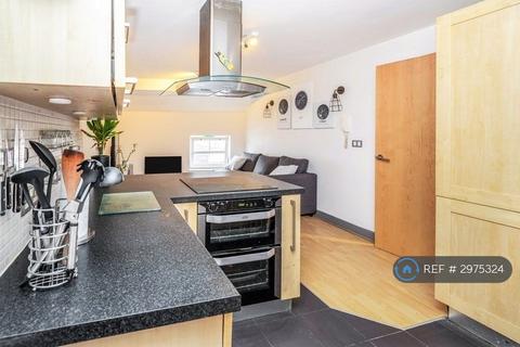 2 bedroom flat to rent, Woolton Street, Liverpool, L25