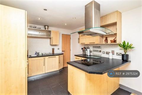 2 bedroom flat to rent, Woolton Street, Liverpool, L25