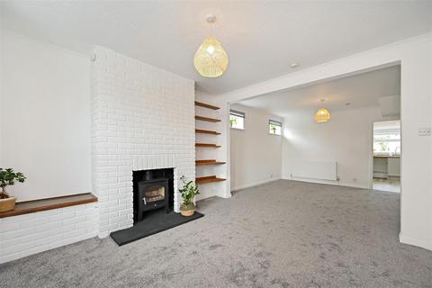 3 bedroom terraced house to rent, Ford Road., Arundel