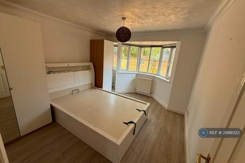 2 bedroom maisonette to rent, Gardner Place, Feltham, TW14