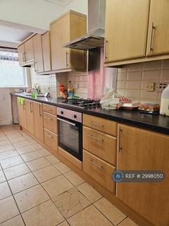 1 bedroom in a house share to rent, May Terrace, Ilford, IG1