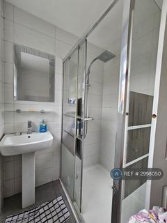 1 bedroom in a house share to rent, May Terrace, Ilford, IG1