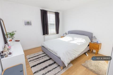 2 bedroom flat to rent, Royal Archer, London, SE14