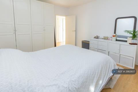 2 bedroom flat to rent, Royal Archer, London, SE14