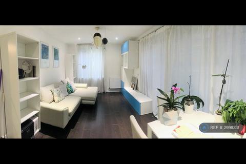 2 bedroom flat to rent, Lucienne Court, London, E14