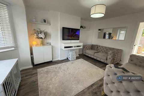 2 bedroom semi-detached house to rent, Ockelford Avenue, Chelmsford, CM1