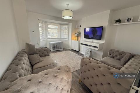 2 bedroom semi-detached house to rent, Ockelford Avenue, Chelmsford, CM1