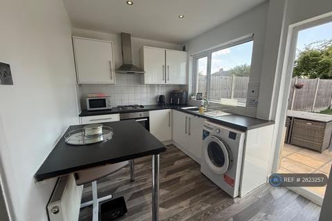 2 bedroom semi-detached house to rent, Ockelford Avenue, Chelmsford, CM1