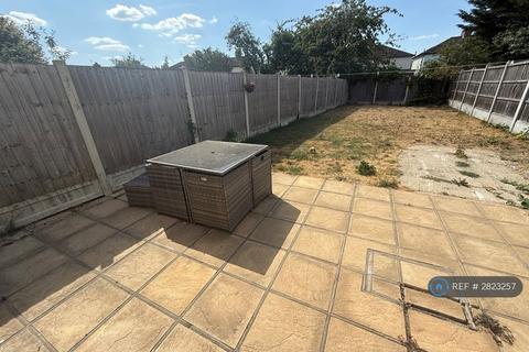 2 bedroom semi-detached house to rent, Ockelford Avenue, Chelmsford, CM1