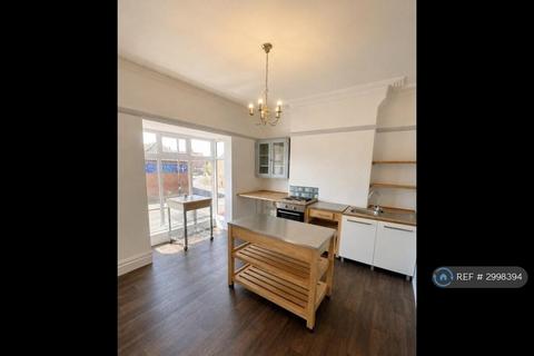2 bedroom flat to rent, Lincoln Road, Market Rasen, LN8
