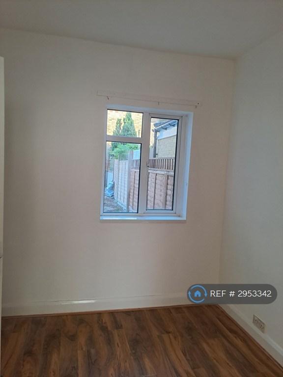 House in Croydon - View 3