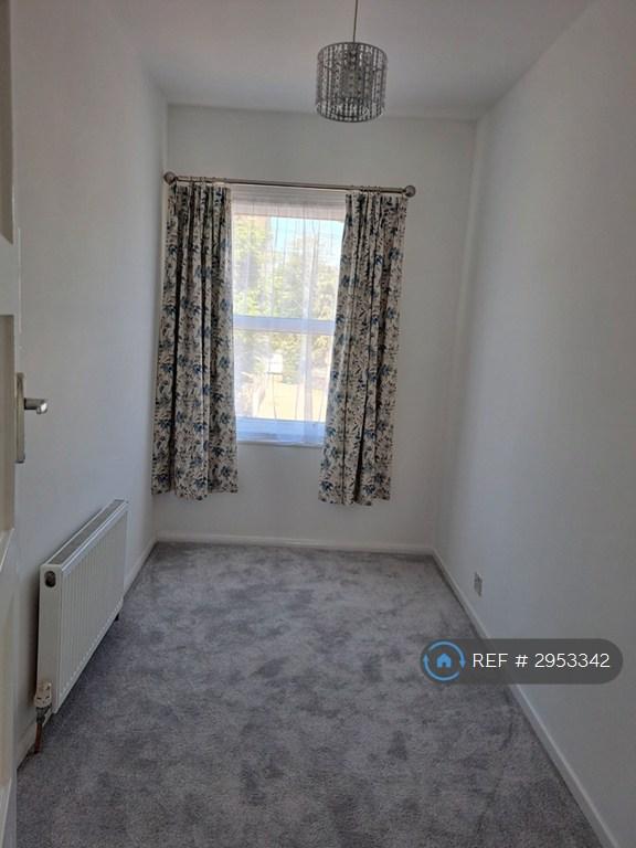 House in Croydon - More