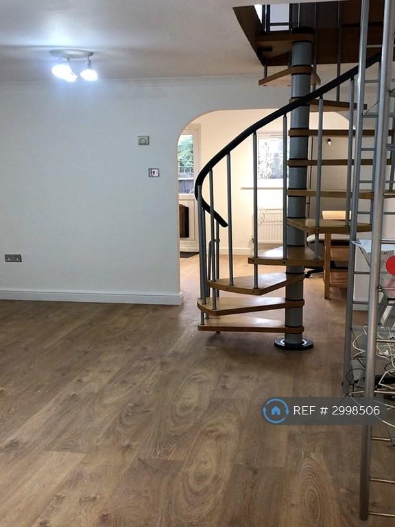 House in London - View 2