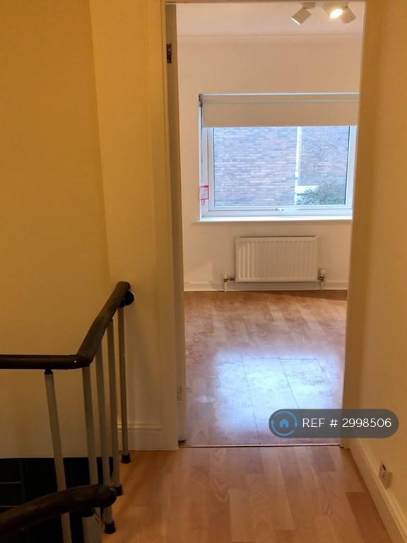 House in London - View 5