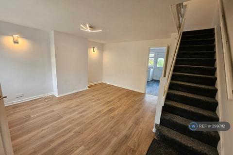 3 bedroom terraced house to rent, Stroma Gardens, Manchester, M41