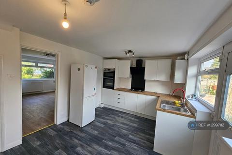 3 bedroom terraced house to rent, Stroma Gardens, Manchester, M41