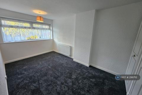 3 bedroom terraced house to rent, Stroma Gardens, Manchester, M41
