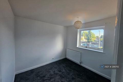 3 bedroom terraced house to rent, Stroma Gardens, Manchester, M41