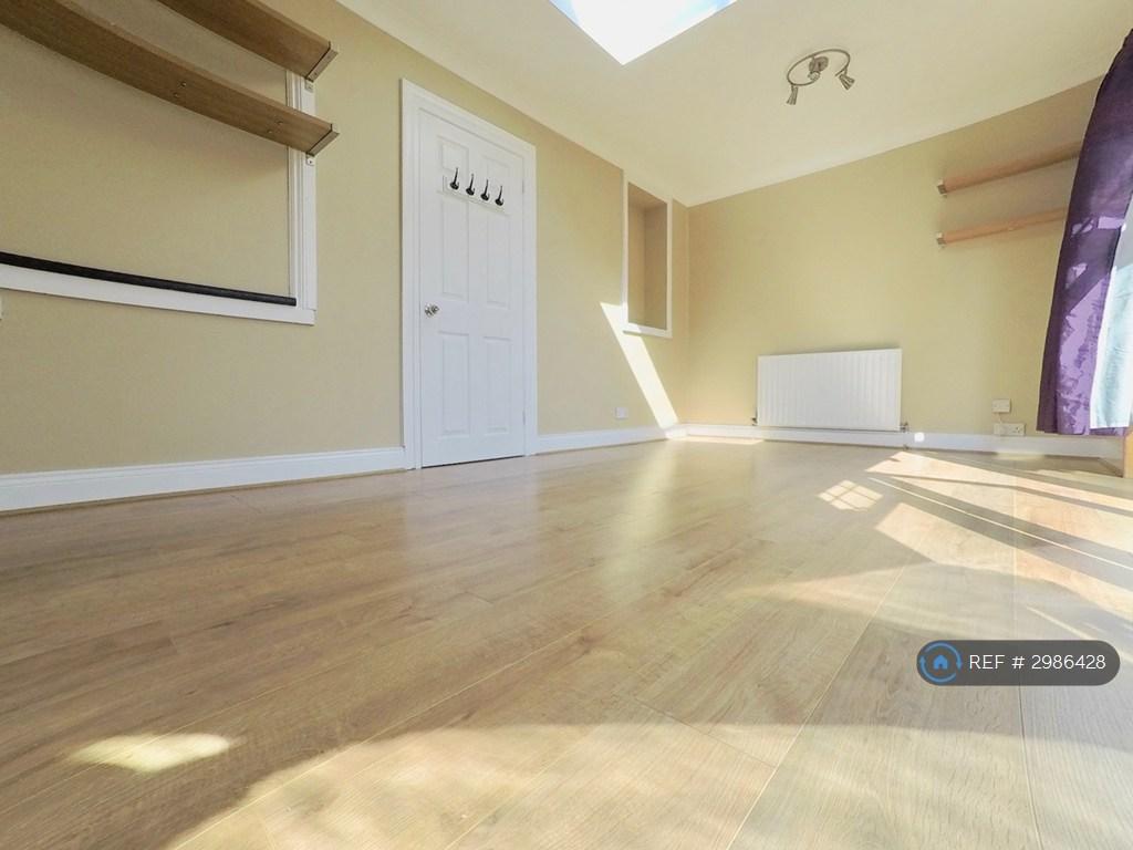 House in London - View 2