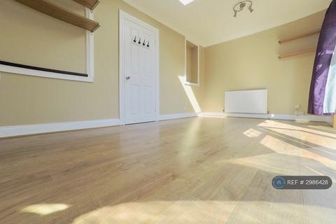 5 bedroom terraced house to rent, Homefarm Road, London, W7