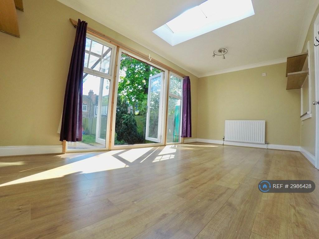 House in London - View 3