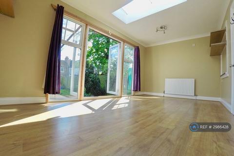 5 bedroom terraced house to rent, Homefarm Road, London, W7