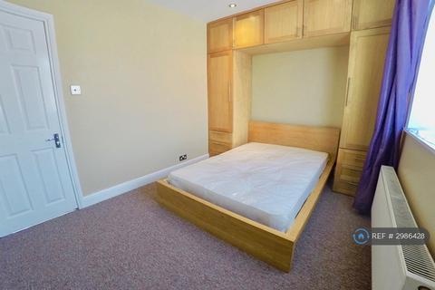 5 bedroom terraced house to rent, Homefarm Road, London, W7