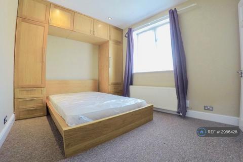 5 bedroom terraced house to rent, Homefarm Road, London, W7