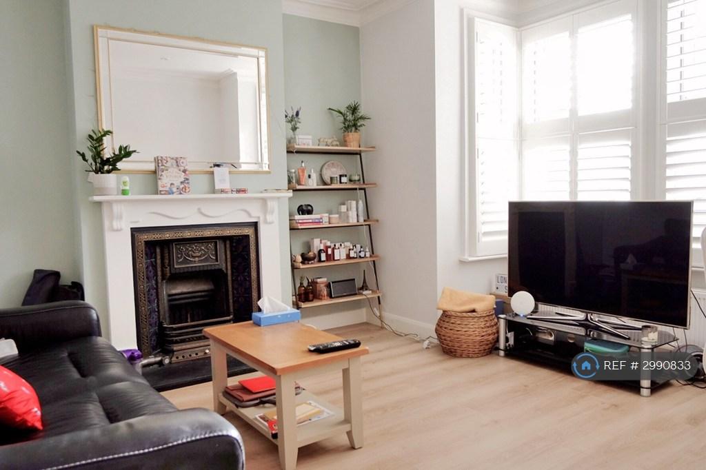 Apartment in London, Collier's Wood - View 3