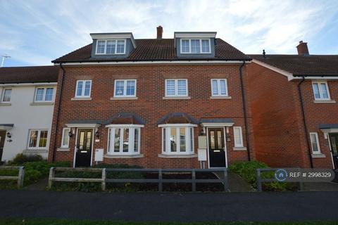 4 bedroom semi-detached house to rent, Yarrow Walk, Red Lodge, IP28