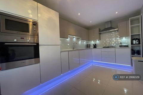 4 bedroom semi-detached house to rent, Yarrow Walk, Red Lodge, IP28
