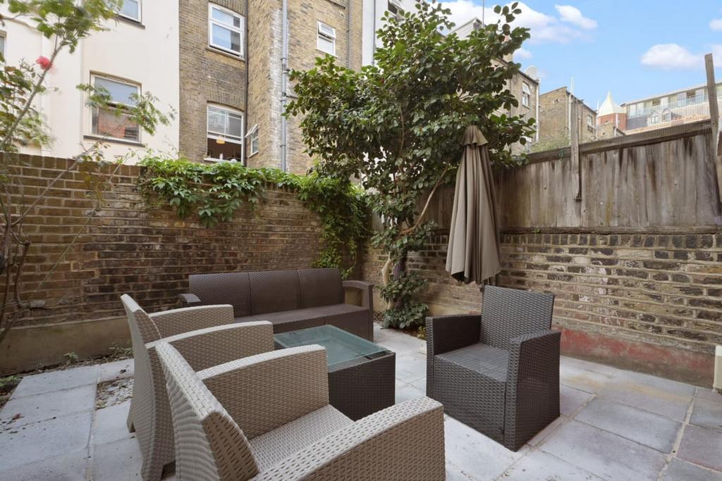 House in Aldgate East - View 3