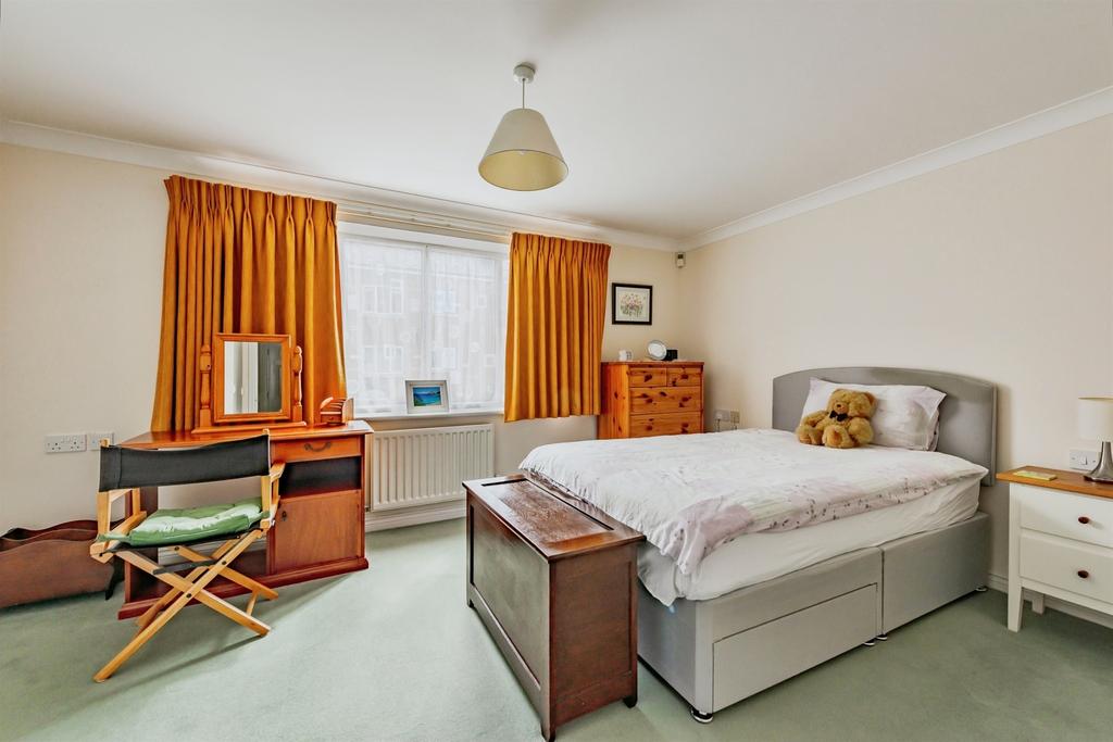 House in Redhill - More