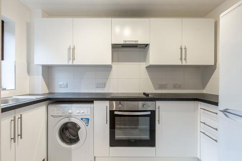 2 bedroom flat to rent, at London, Lambert Court, Bushey Grove Road WD23