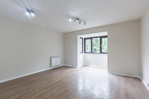 2 bedroom flat to rent, at London, Lambert Court, Bushey Grove Road WD23