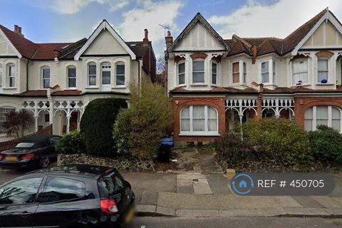 1 bedroom in a flat share to rent, Palmers Green, London, N13