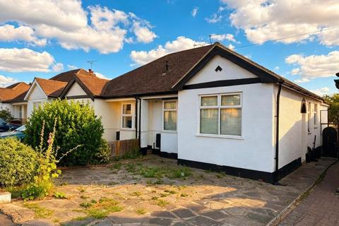 3 bedroom bungalow to rent, Church Road, Harold Wood, Romford