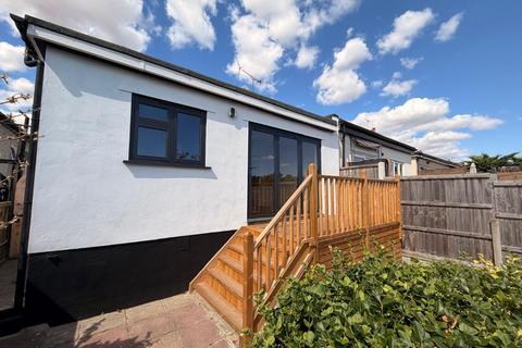 3 bedroom bungalow to rent, Church Road, Harold Wood, Romford