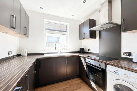 3 bedroom bungalow to rent, Church Road, Harold Wood, Romford