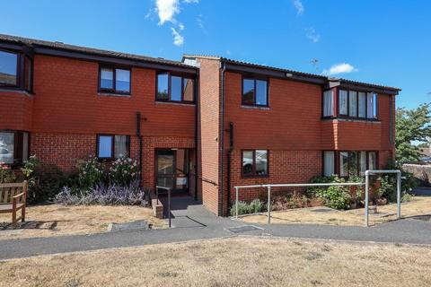 2 bedroom flat for sale, Tudor Gardens, Burgess Hill, RH15