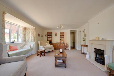 2 bedroom flat for sale, Tudor Gardens, Burgess Hill, RH15
