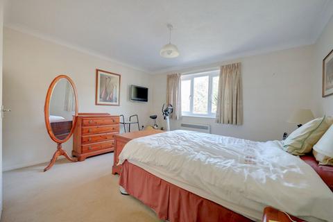 2 bedroom flat for sale, Tudor Gardens, Burgess Hill, RH15