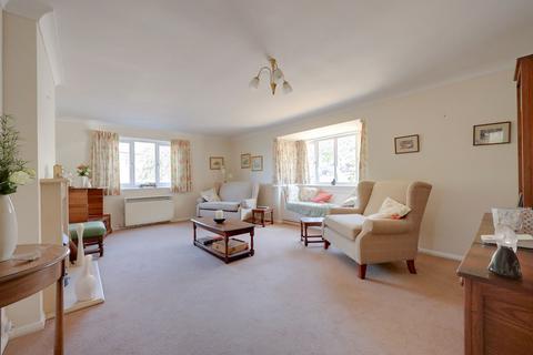 2 bedroom flat for sale, Tudor Gardens, Burgess Hill, RH15